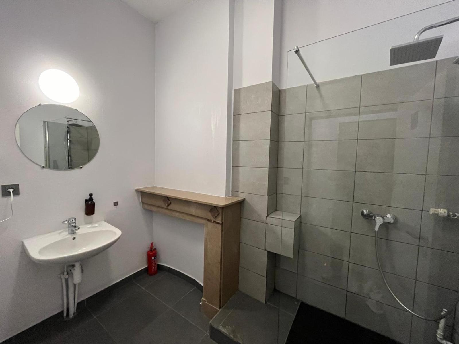European District Hostel Брюссель Екстер'єр фото